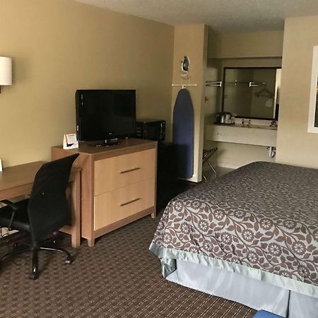 Days Inn By Wyndham Lexington-Columbia מראה חיצוני תמונה