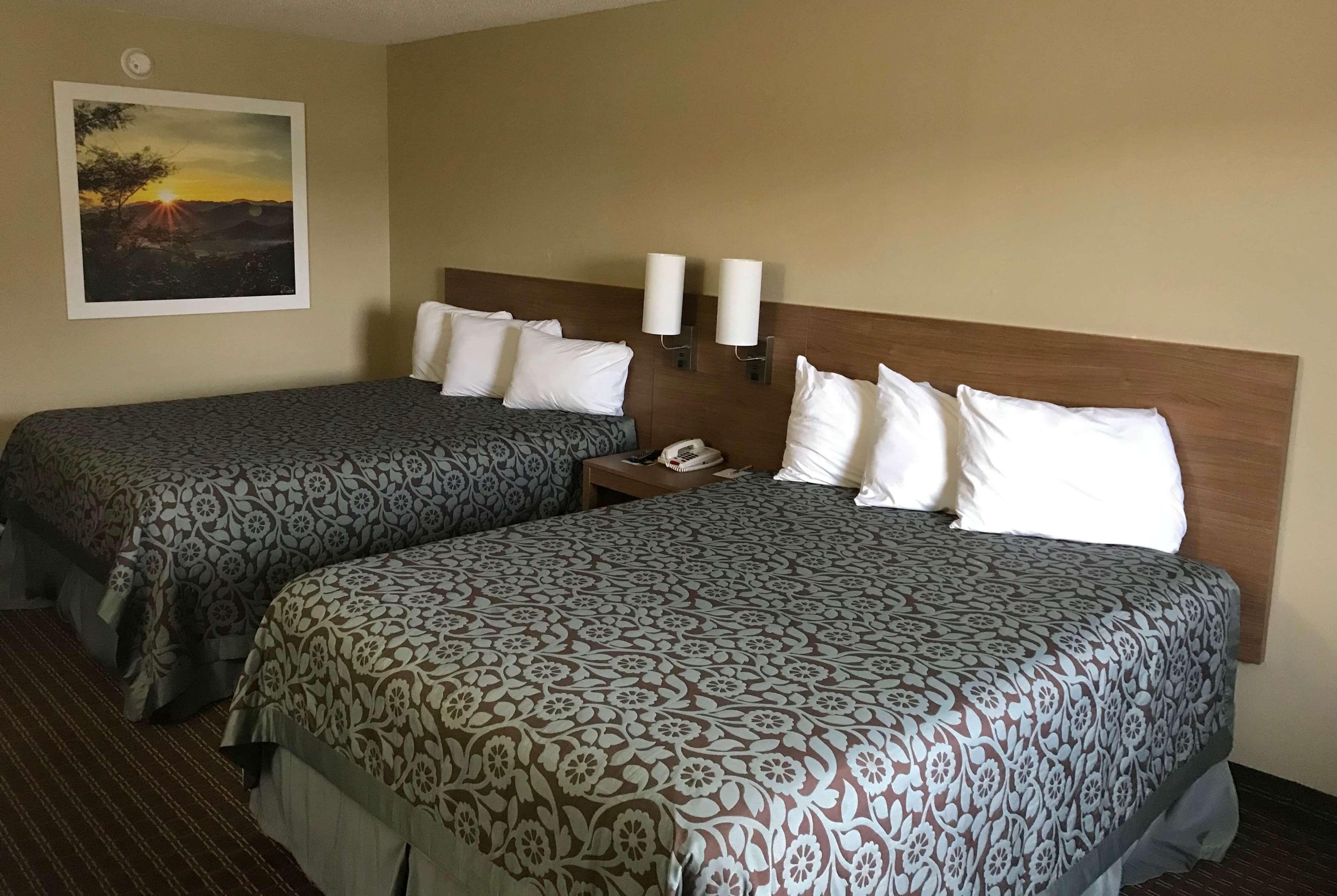 Days Inn By Wyndham Lexington-Columbia מראה חיצוני תמונה