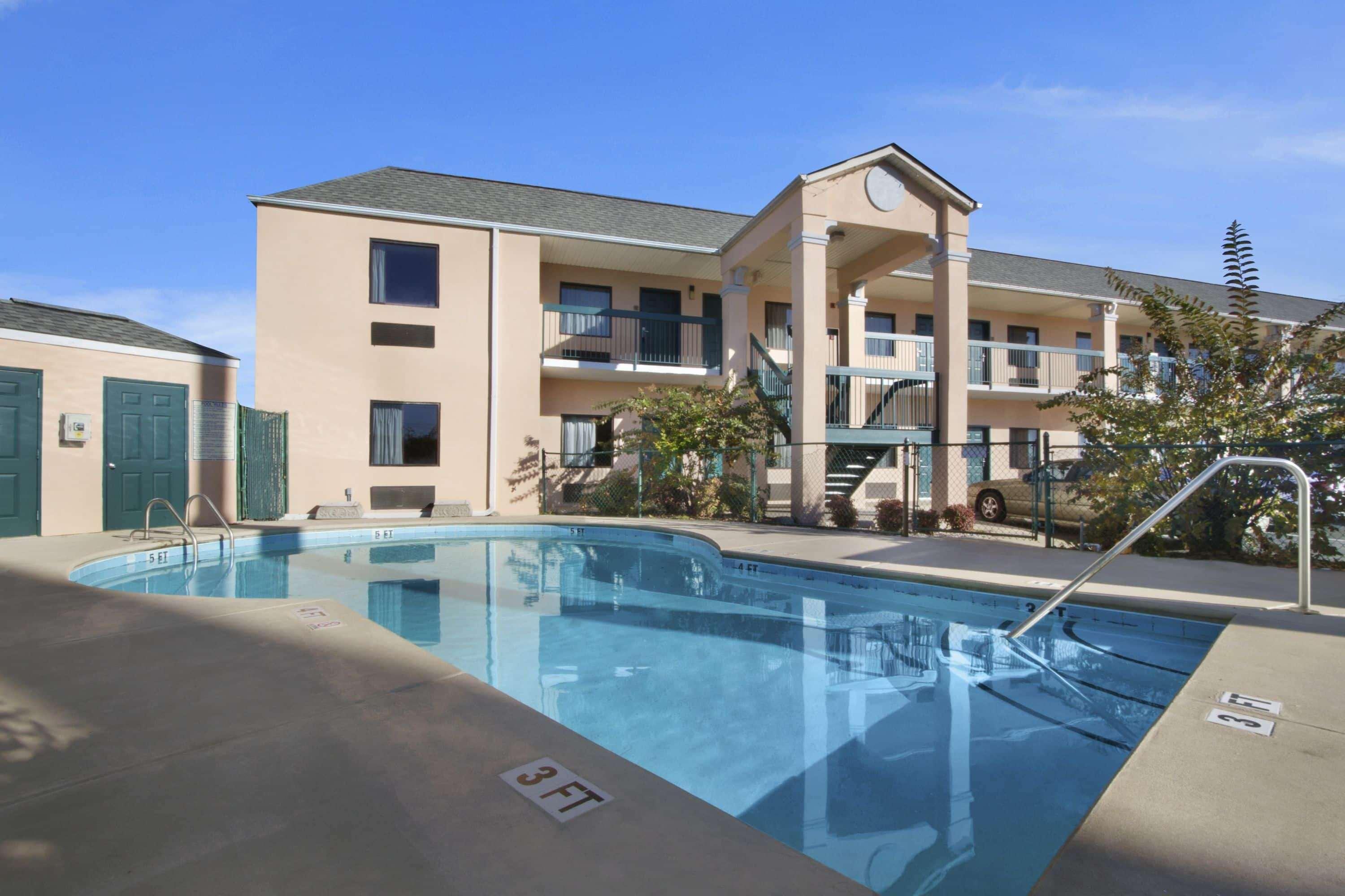 Days Inn By Wyndham Lexington-Columbia מראה חיצוני תמונה